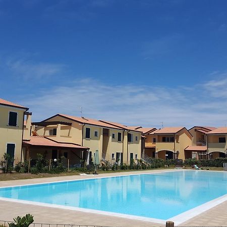 Residence con piscina Baia delle Mimose Badesi Exterior foto