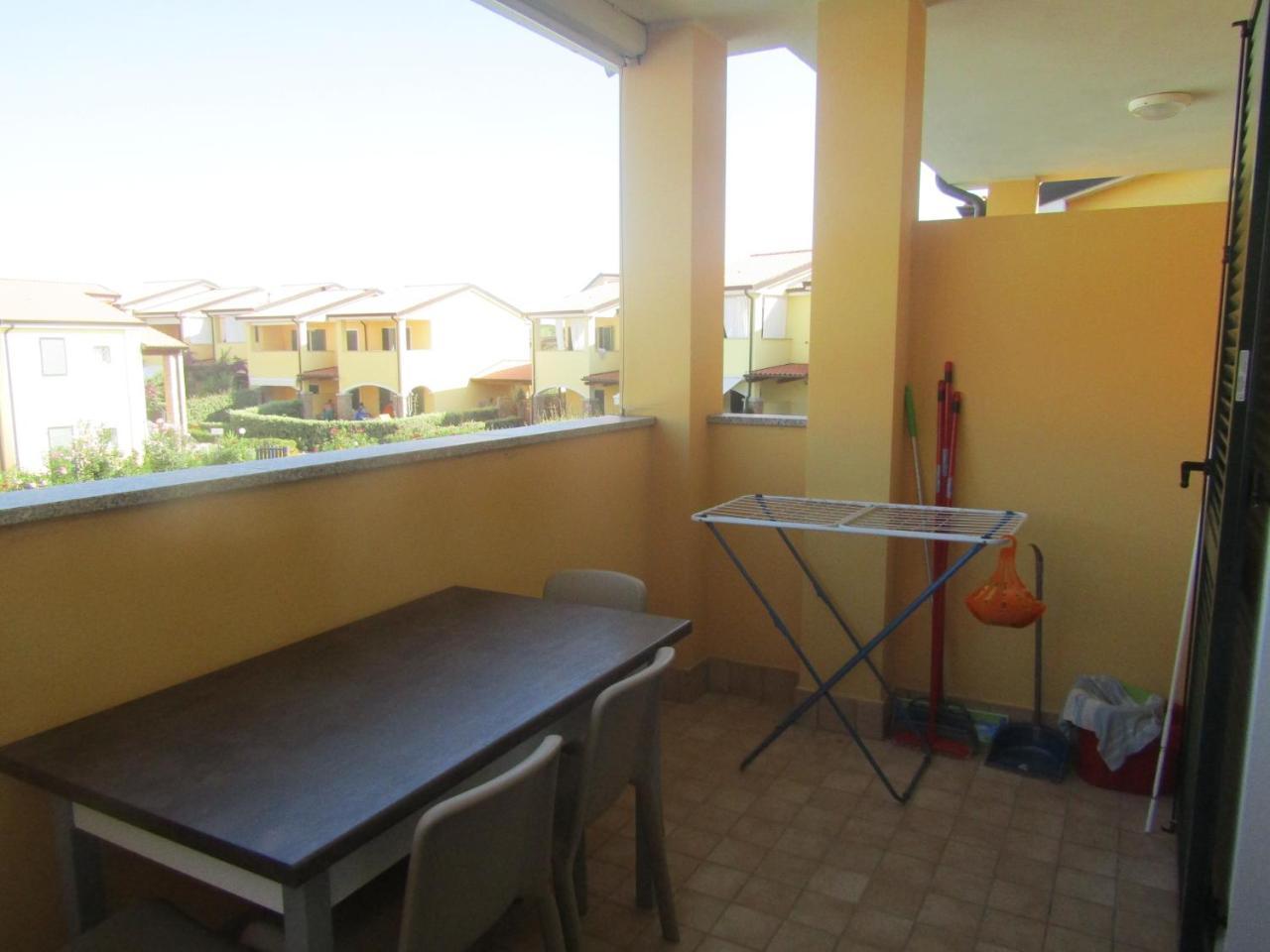 Residence con piscina Baia delle Mimose Badesi Exterior foto